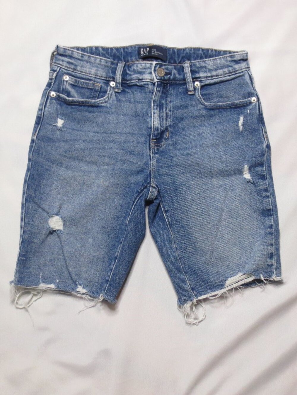 GAP womens SHORTS denim JEAN frayed 9’ BERMUDA blue DISTRESSED SIZE 4/27